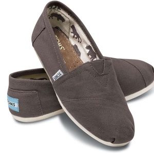 Toms ash canvas size 8